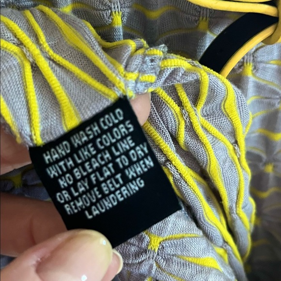 ✨NWT✨🏷Sharagano: Gray/Yellow Belted Cap-Sleeve Sheath Dress - Picture 7 of 11